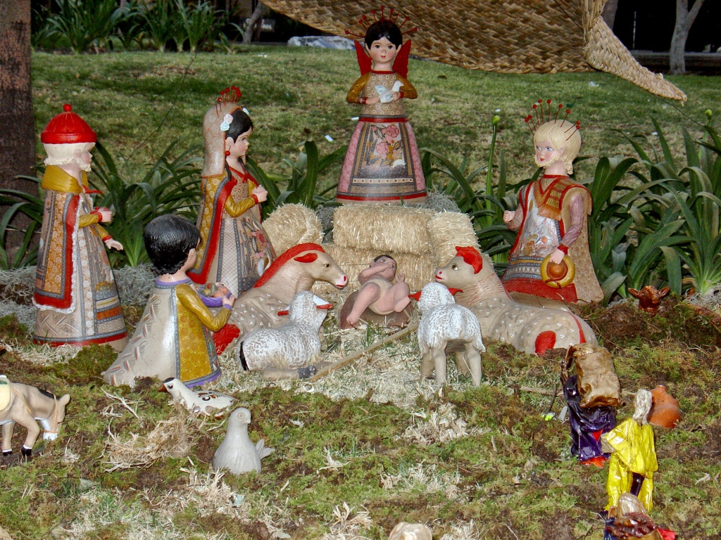 Nacimiento hecho por artesanos mexicanos ~ Foto cortesía de Carlos Contreras de Oteyza