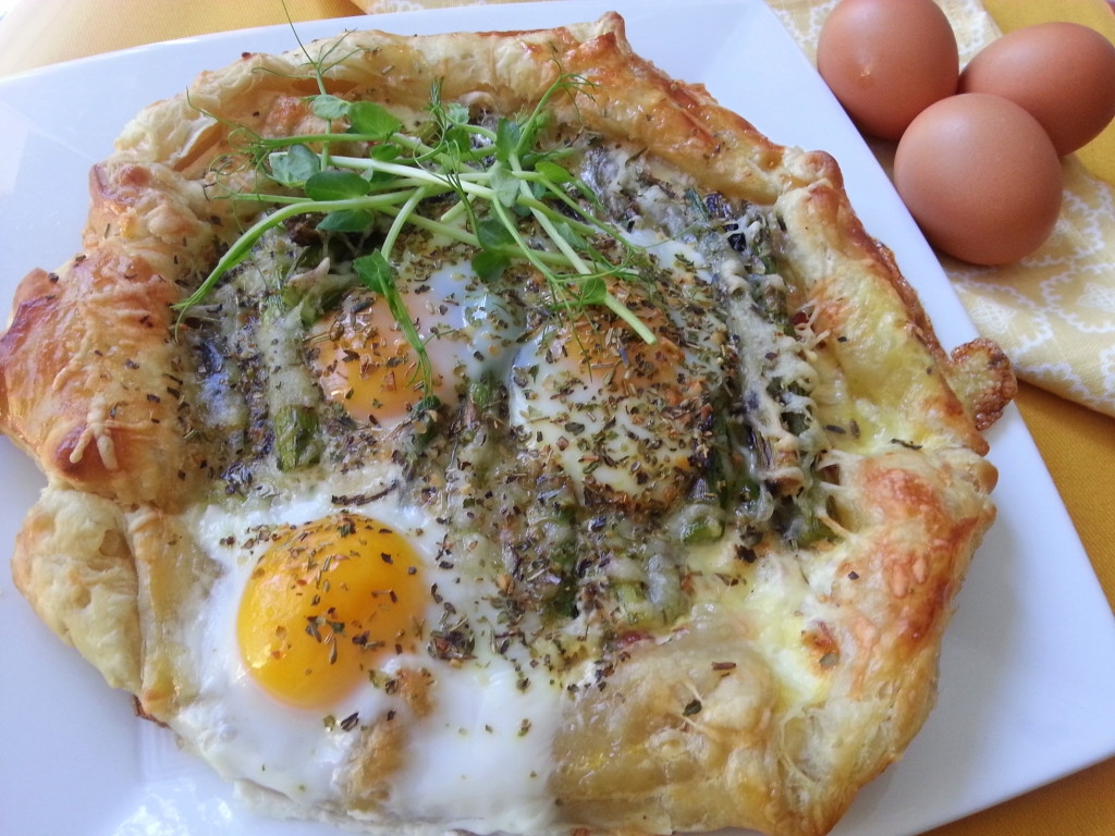 Crostata de Huevo con Espárragos Asados