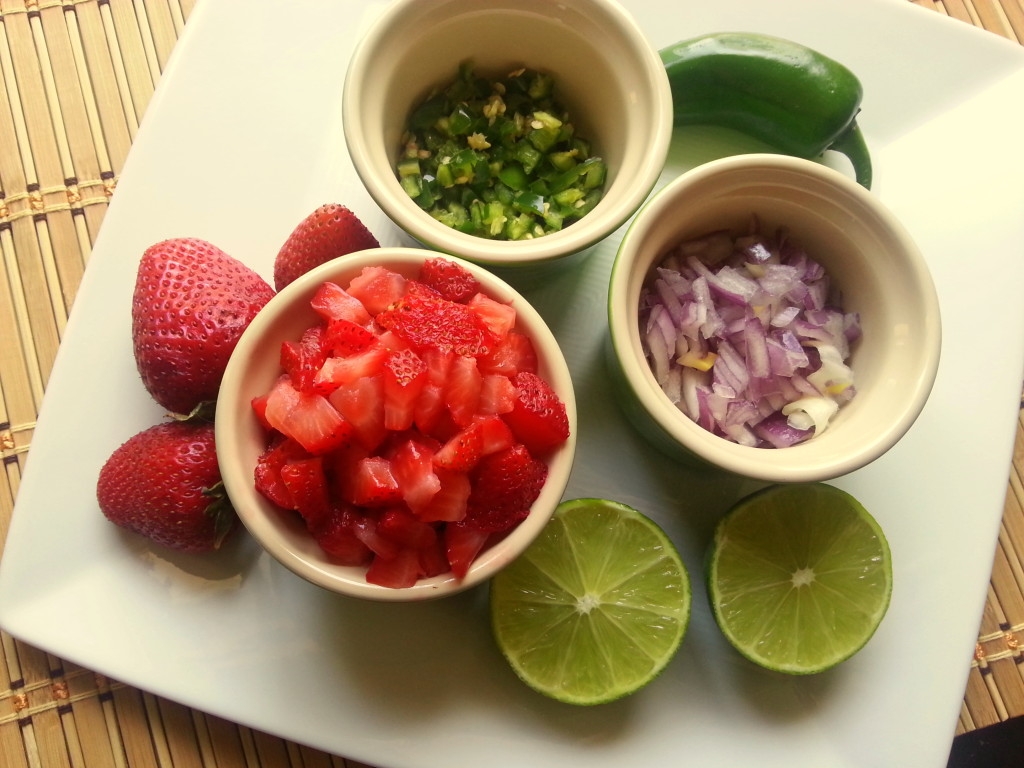 Ingredientes para la Salsa de Fresas Frescas y Jalapeños