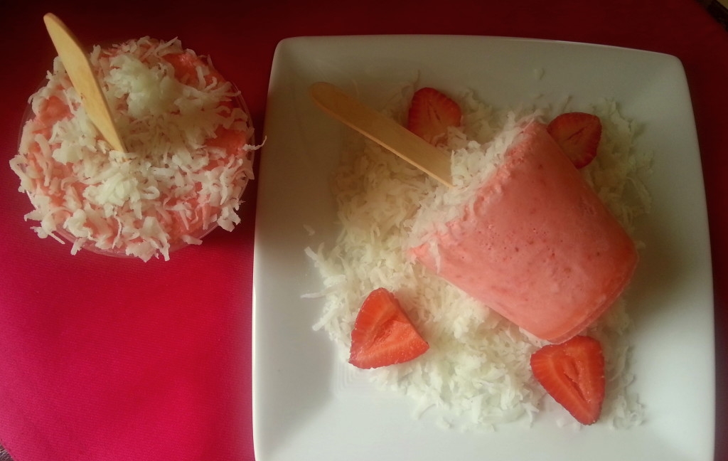 Paletas Heladas de Fresa y Coco inspiradas en el programa "Ice Cream for Breakfast" 