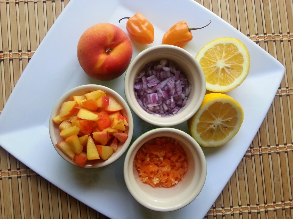 Ingredientes para la salsa de habanero y durazno