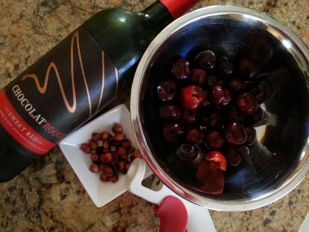 Ingredientes para preparar la salsa de Vino de Chocolate y Cerezas