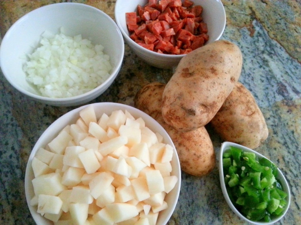 Ingredientes para preparar papas con chorizo