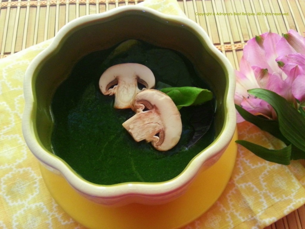 Spinach Soup with White Mushroom Slices #MushroomMakeover