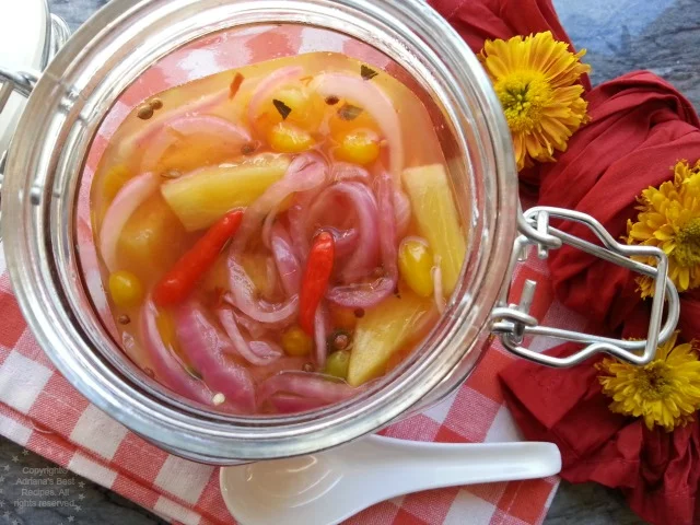 Esta receta para escabeche de Escabeche de Piña es perfecta para regalar durante las fiestas