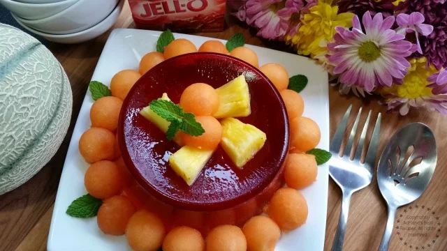 This tropical melon jello dessert is full of flavor #ComidaKraft #ad 