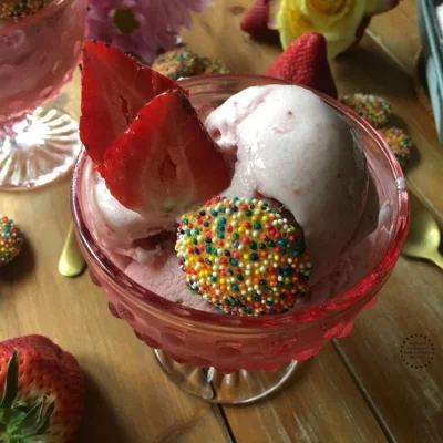 Nada como un Helado de Fresas con Leche Fresca hecho en casa