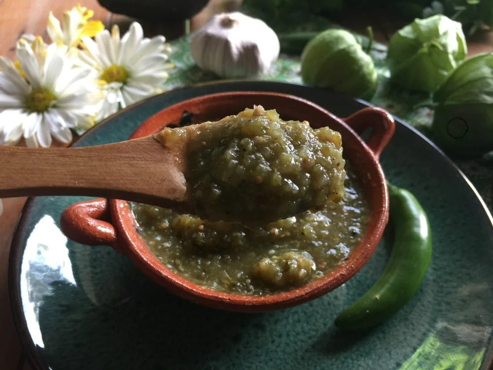 Salsa Verde de Tomatillo Asado - Adriana's Best Recipes