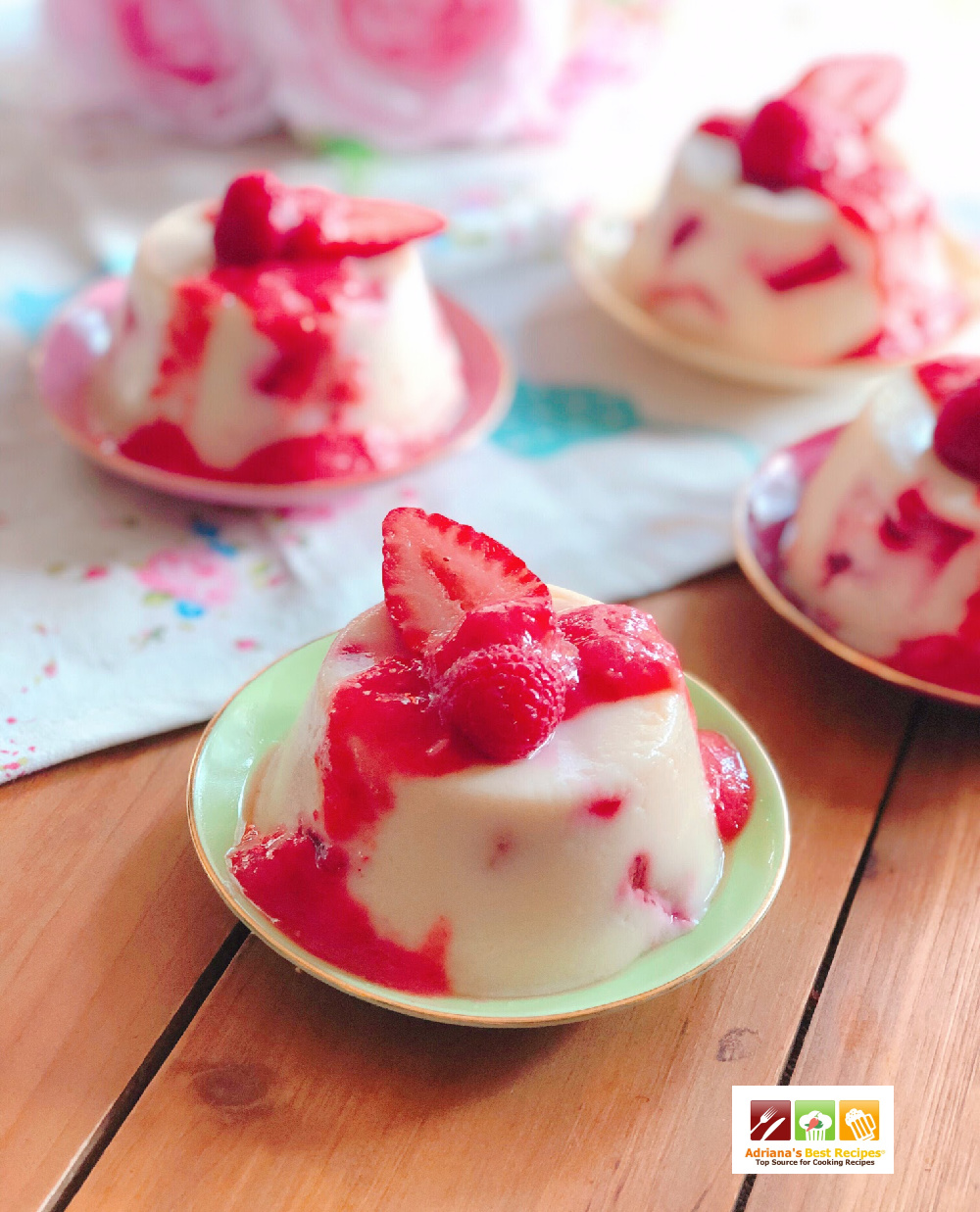 Riquísimo postre de gelatina. Estilo mexicano hecho con gelatina de fresa y leche