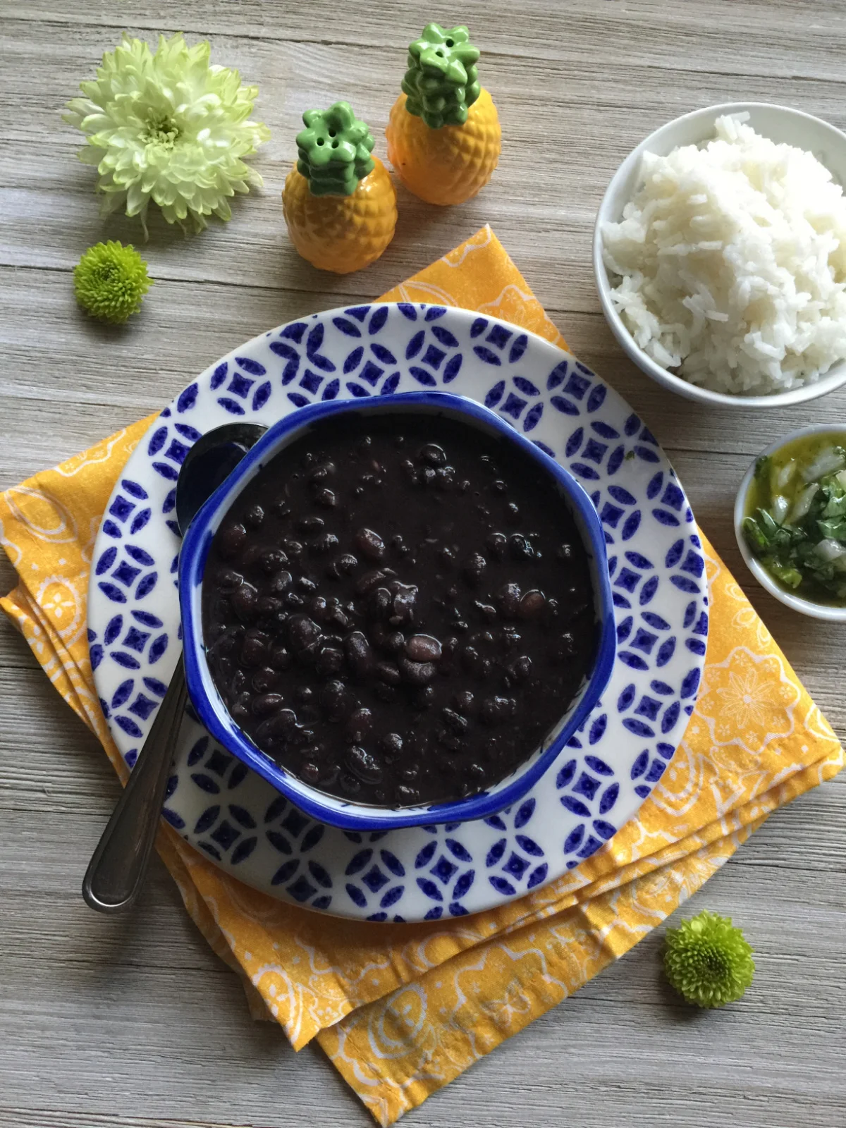 a bowl of beans made with green pepper